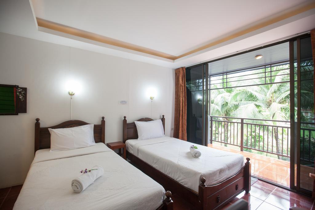Twin Place At Pantai Kamala Bagian luar foto