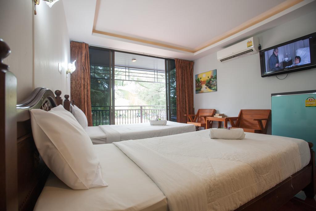 Twin Place At Pantai Kamala Bagian luar foto