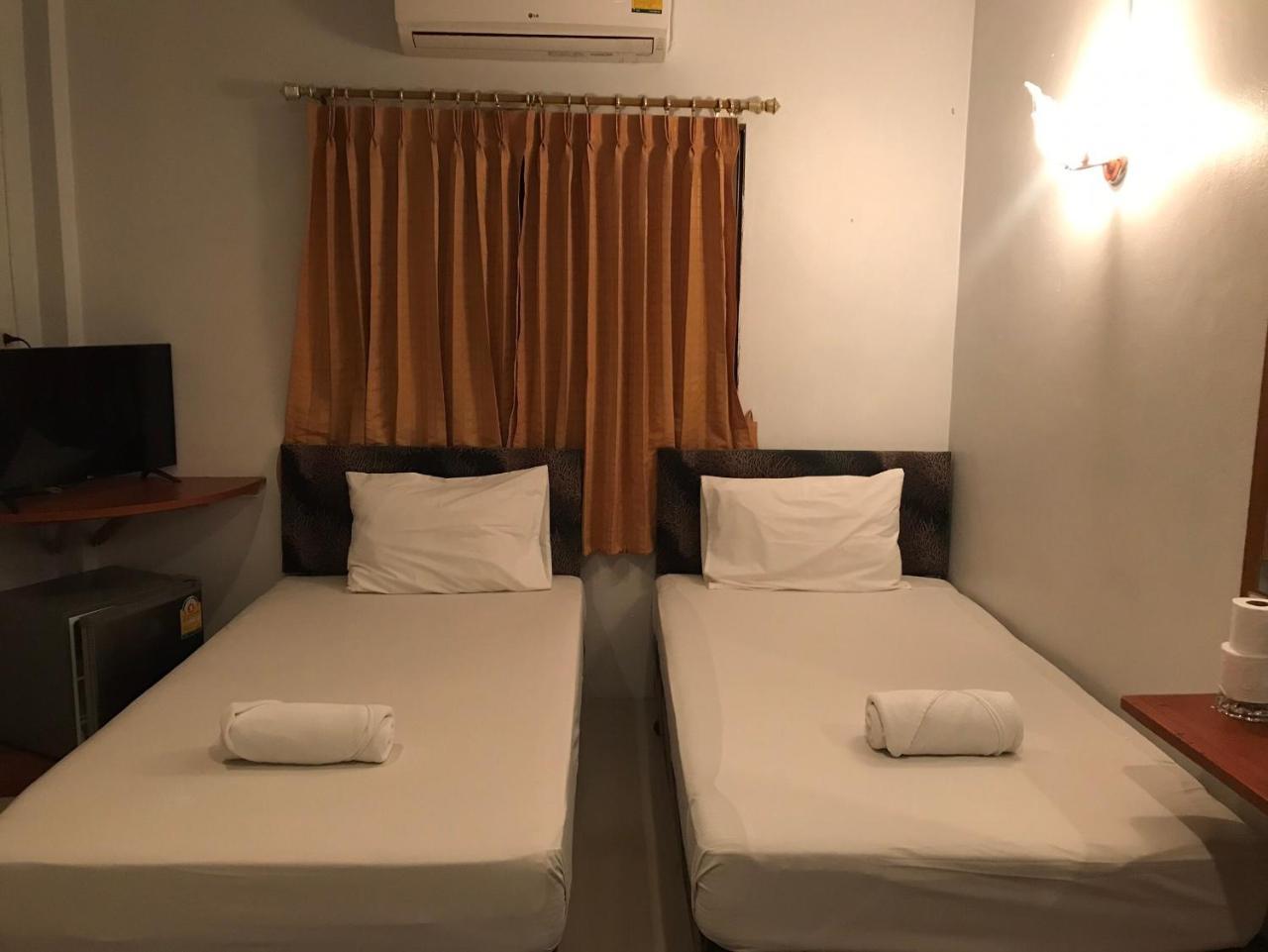 Twin Place At Pantai Kamala Bagian luar foto