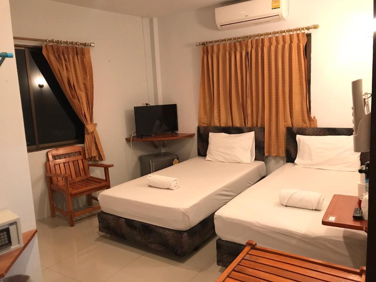 Twin Place At Pantai Kamala Bagian luar foto