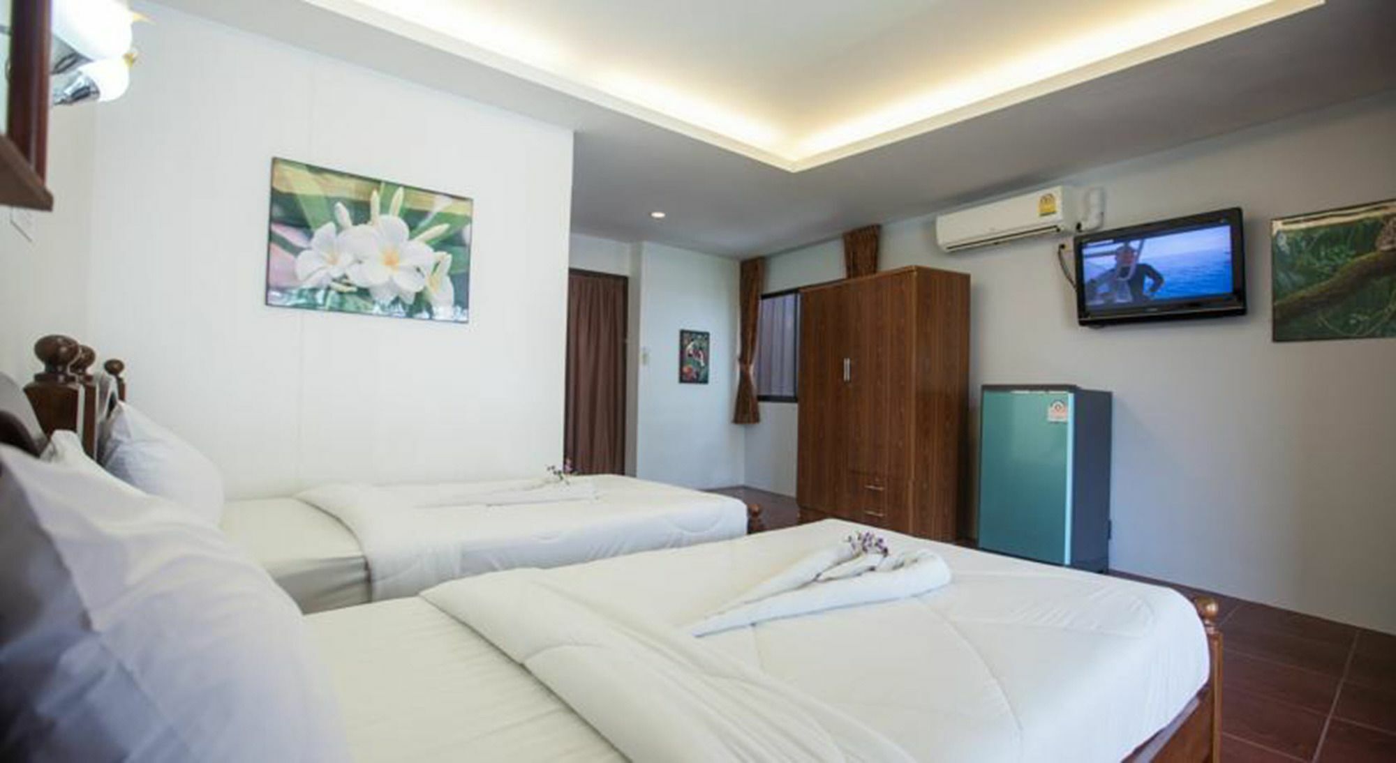 Twin Place At Pantai Kamala Bagian luar foto